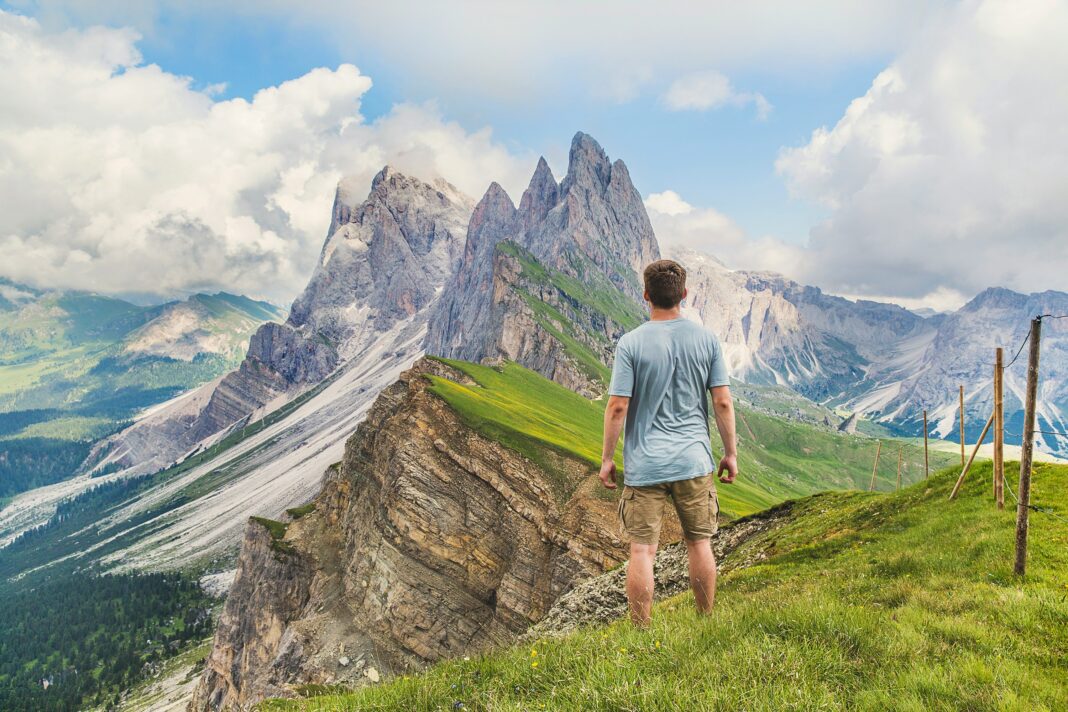 gay guys solo trip